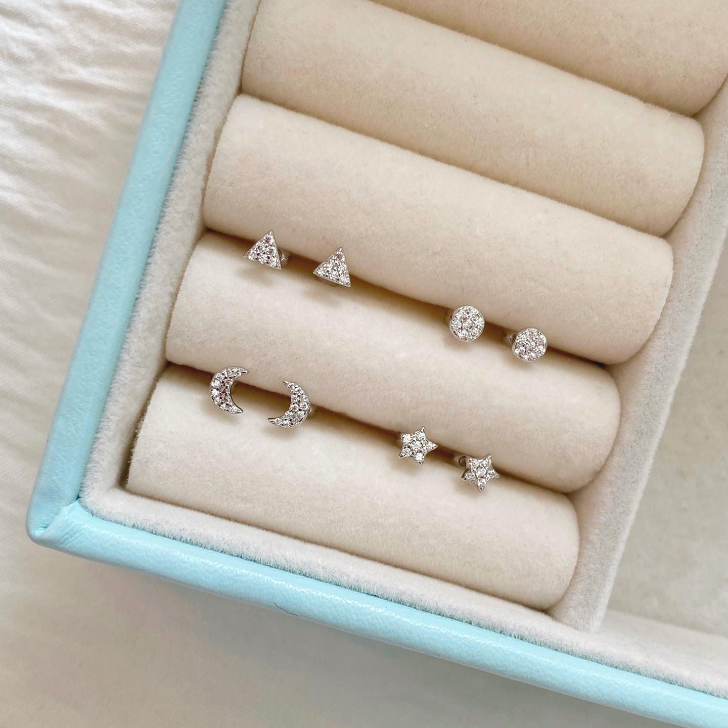 Studs Pave Circulos, Triangulos, Estrellas y Lunas