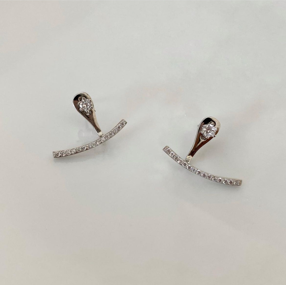 Studs Zirconias con Bajo Lóbulo