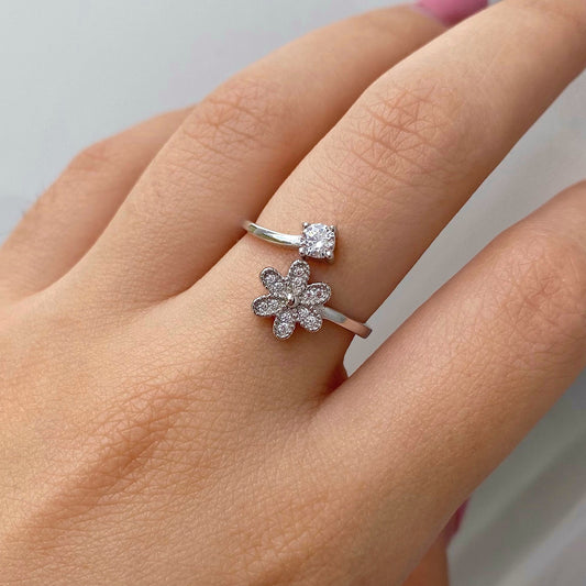 Anillo de Flor Pave y Zirconia